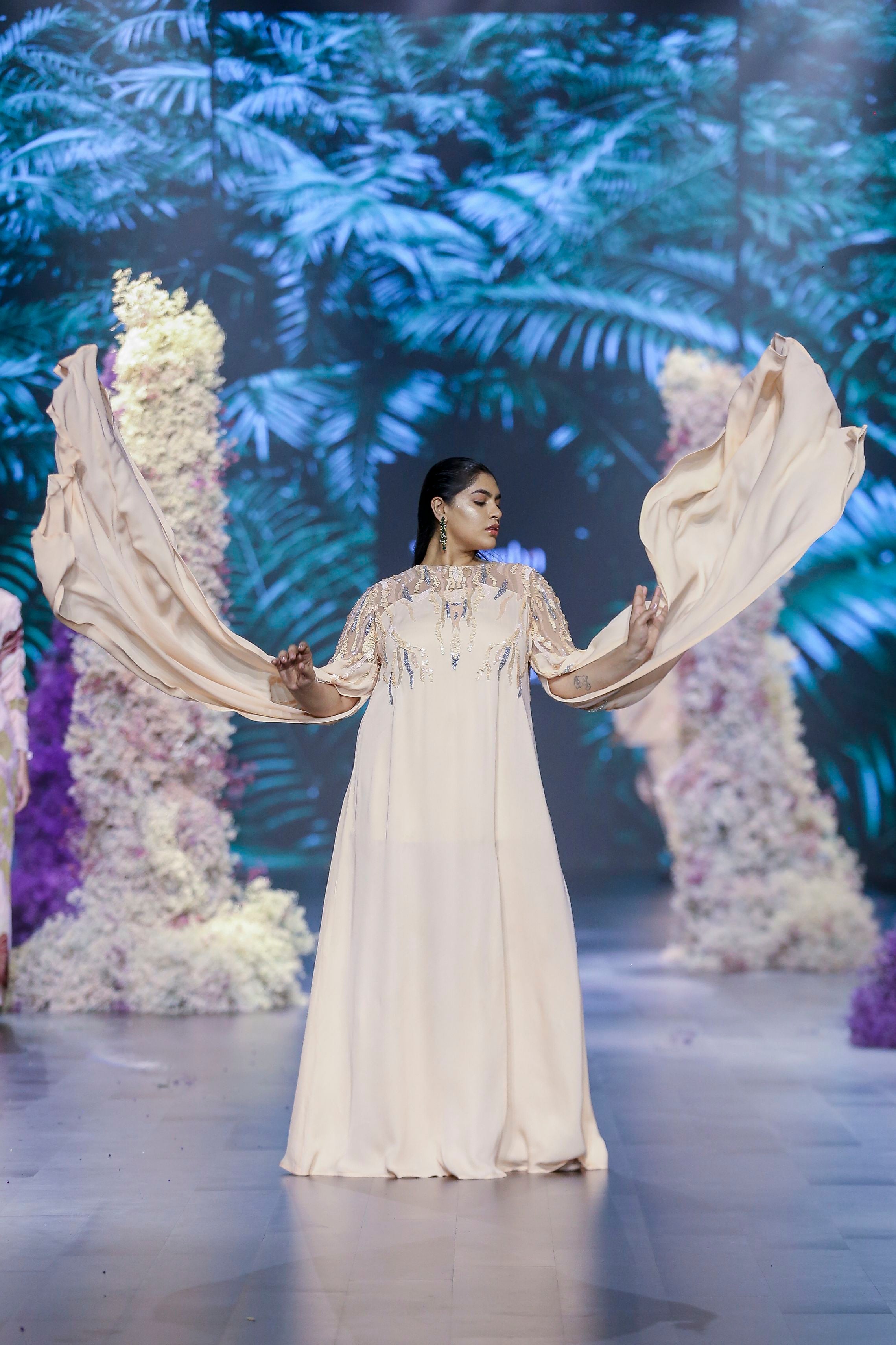 Kaftan with Yolk Embroidered