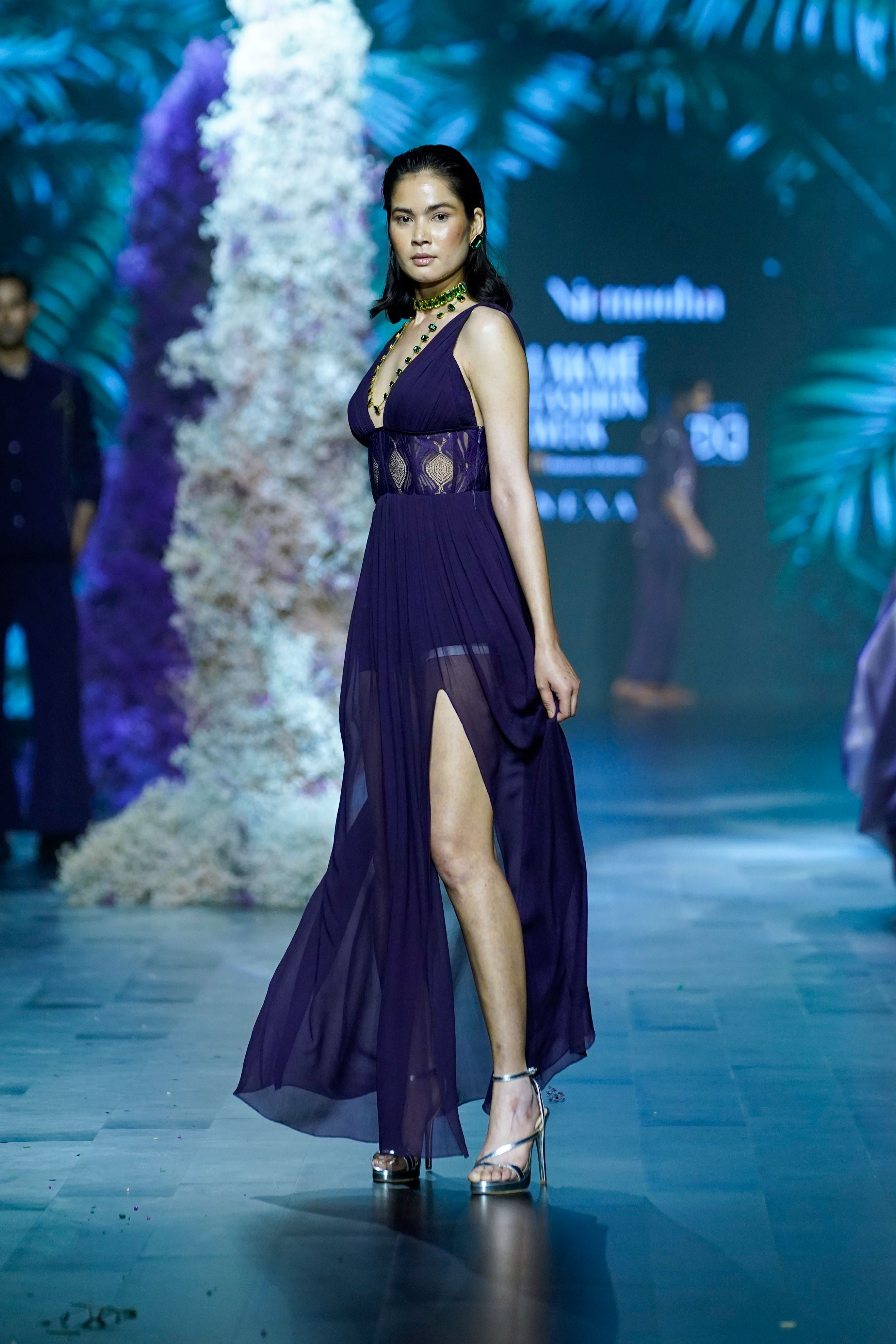 Chantilly Lace Corst Gown