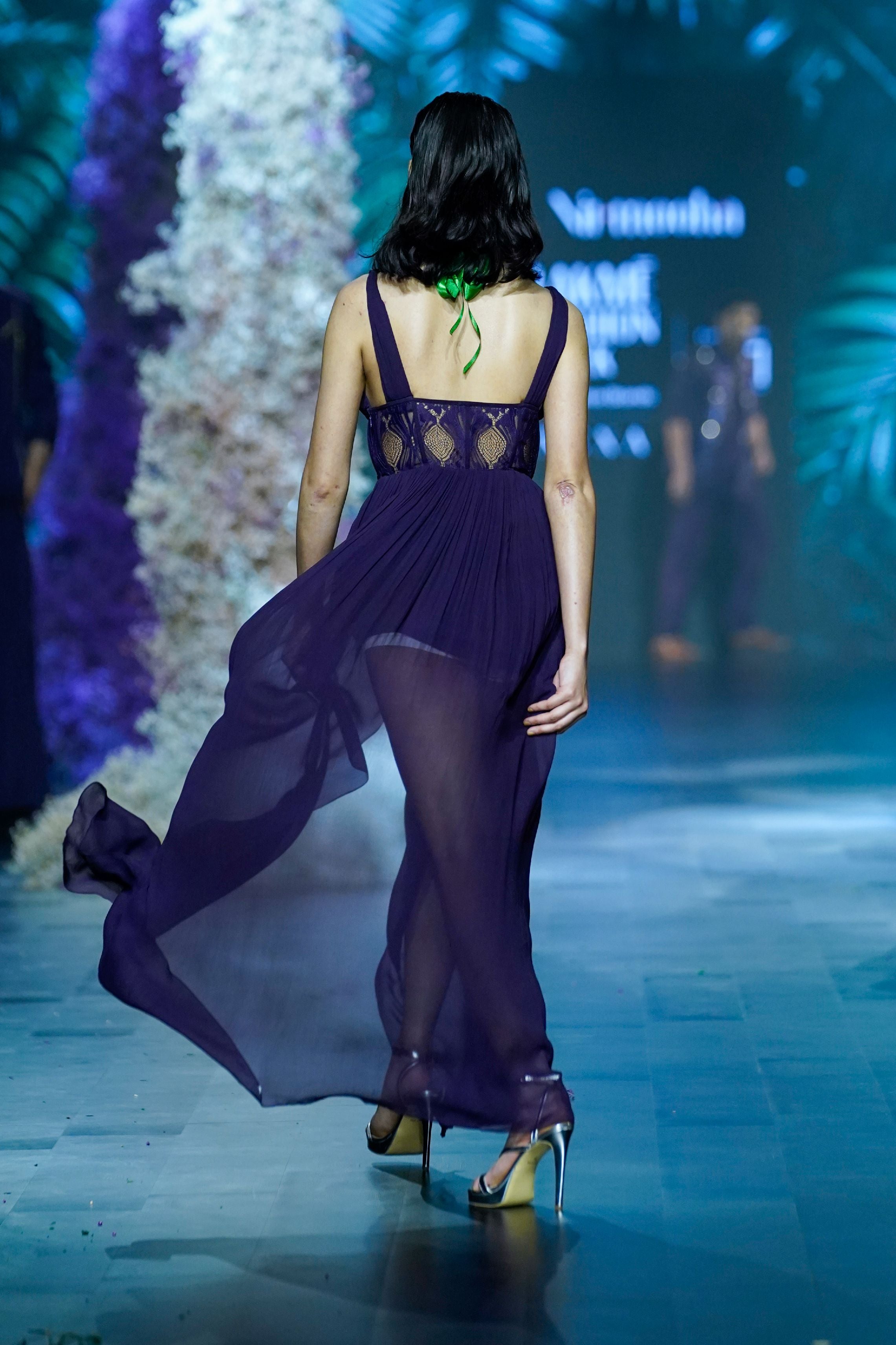 Chantilly Lace Corst Gown